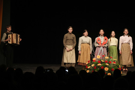 Območno srečanje otroških folklornih skupin RINGARAJA 07 Foto Ljubo Vukelič